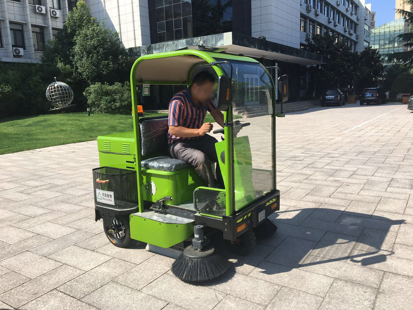 駕駛式掃地機(jī)需要被清洗么？